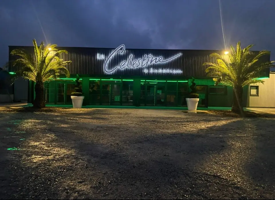 La Célestine illuminée de nuit