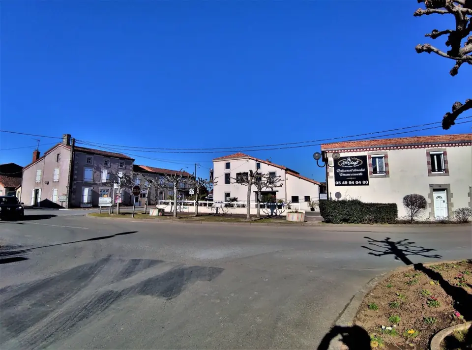 La façade du Dix Vingt à Reffannes
