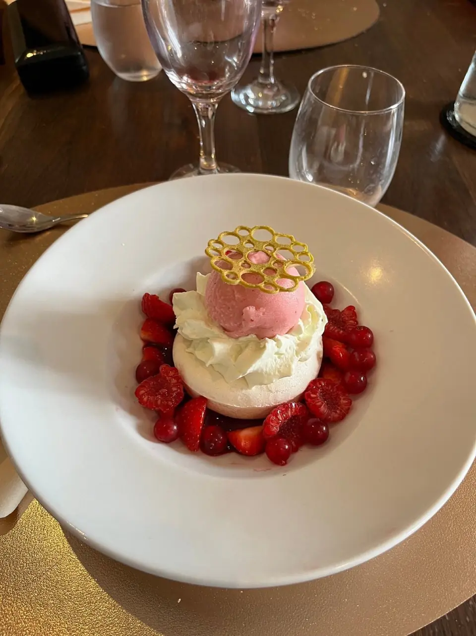 Pavlova aux fruits rouges